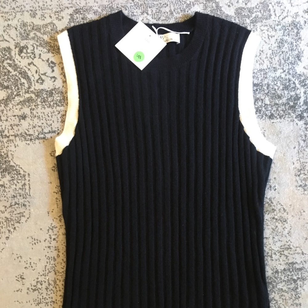 Sleeveless Black and White Ribbed Blouse